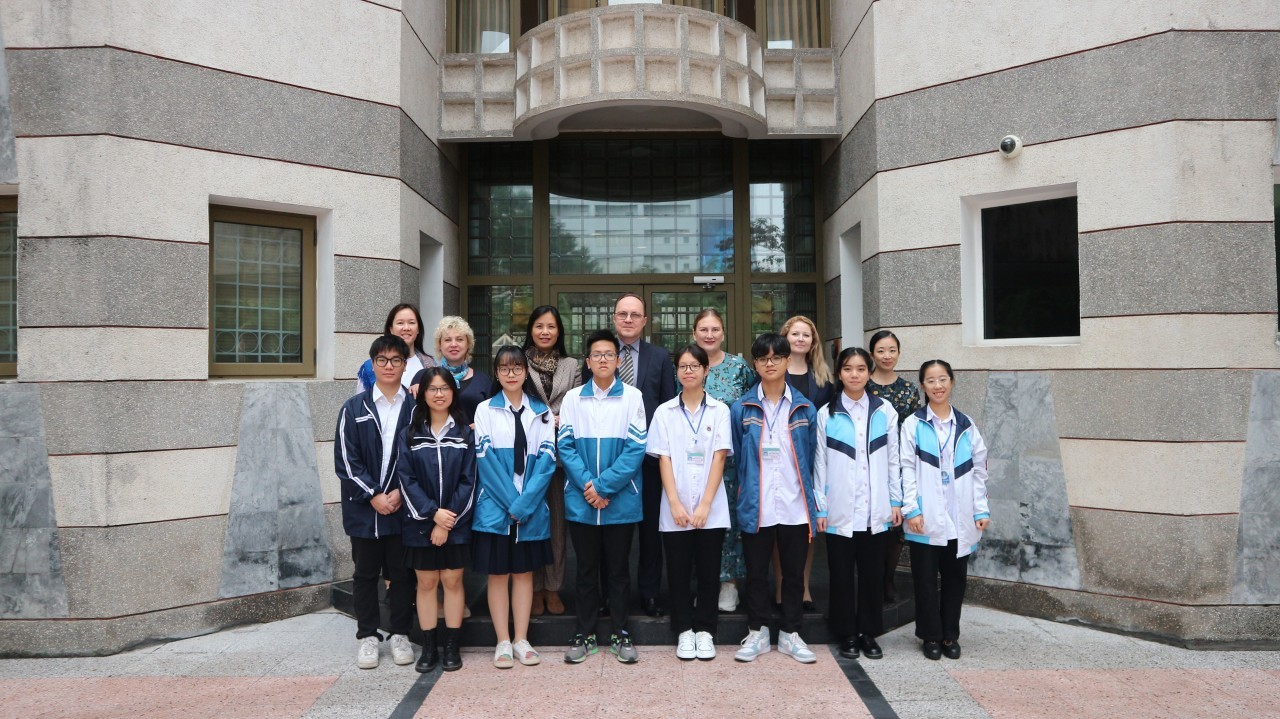 Ambassador Meets Russian-taught Pupils in Vietnamese Specialized Schools Ambassador Meets Russian-taught Pupils in Vietnamese Specialized Schools