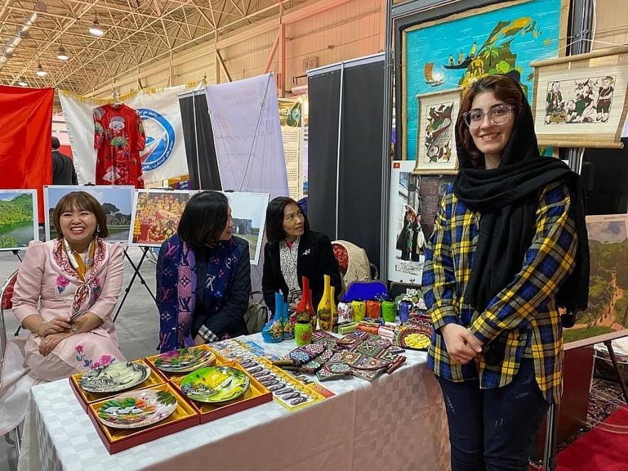 Promoting Vietnam Tourism to Iran and International Friends Promoting Vietnam Tourism to Iran and International Friends