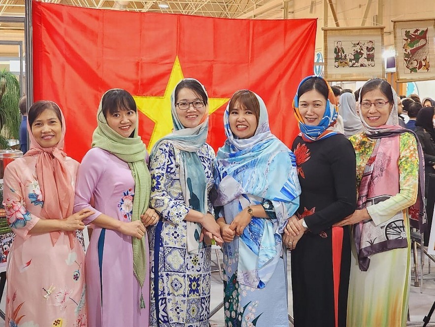 Promoting Vietnam Tourism to Iran and International Friends Promoting Vietnam Tourism to Iran and International Friends