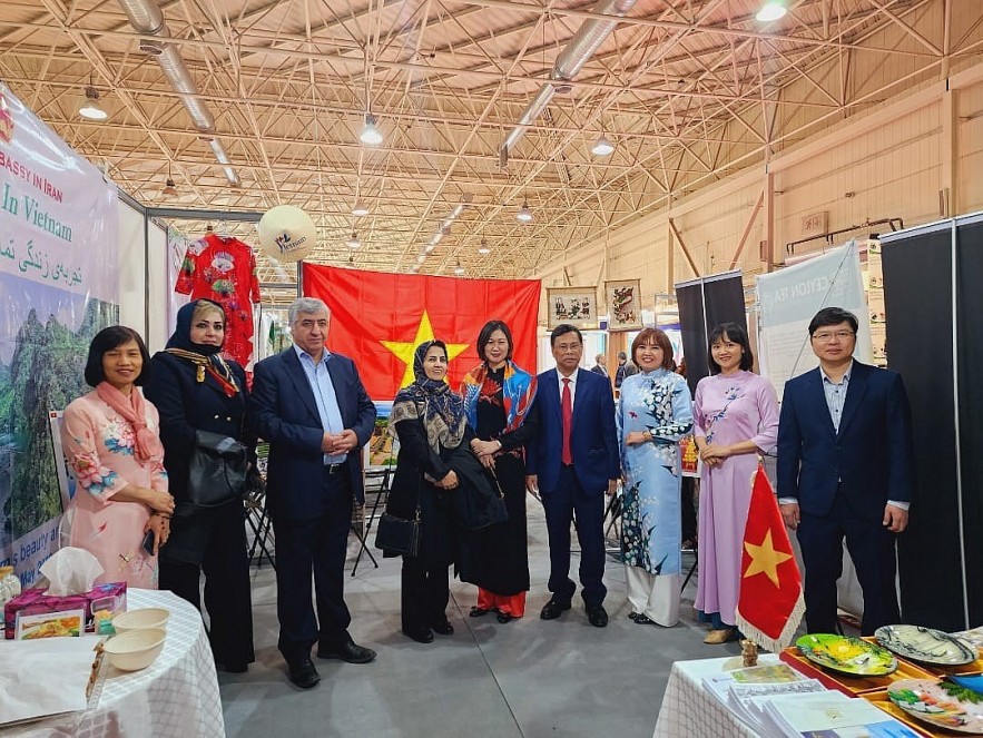 Promoting Vietnam Tourism to Iran and International Friends Promoting Vietnam Tourism to Iran and International Friends