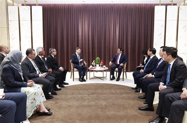 Prime Minister Pham Minh Chinh (R) and Minister of Finance and Economy II of Brunei Dato Seri Setia Dr Awang Haji Mohd Amin Liew Abdullah at the event. Photo: VNA Prime Minister Pham Minh Chinh (R) and Minister of Finance and Economy II of Brunei Dato Seri Setia Dr Awang Haji Mohd Amin Liew Abdullah at the event. Photo: VNA