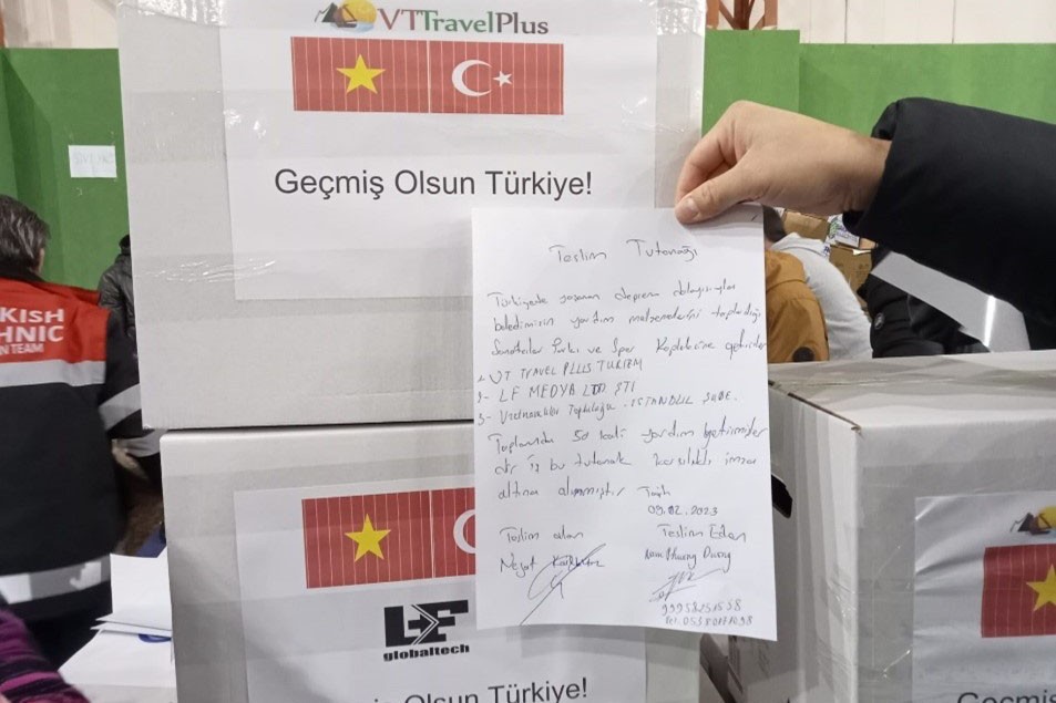 Vietnamese People Stand by Turkey During the Hard Time Vietnamese People Stand by Turkey During the Hard Time