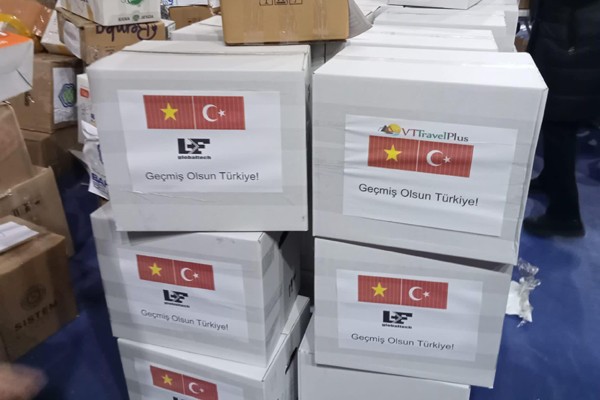 Vietnamese People Stand by Turkey During the Hard Time Vietnamese People Stand by Turkey During the Hard Time