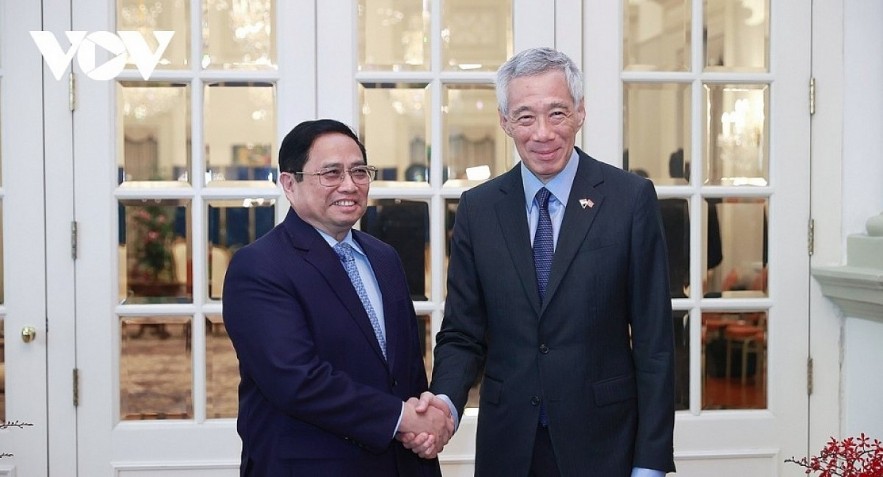Prime Minister Pham Minh Chinh and his Singaporean counterpart Lee Hsien Loong. Prime Minister Pham Minh Chinh and his Singaporean counterpart Lee Hsien Loong.