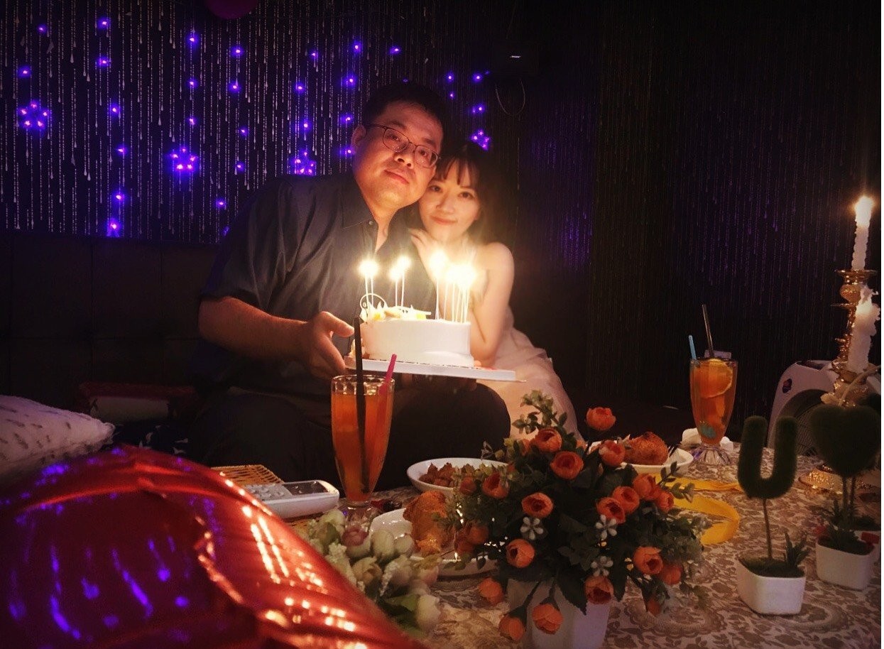 Mối tình xuyên bên giới kéo dài 10 năm và cái kết đẹp như mơ vào Ngày tỏ tình Mối tình xuyên bên giới kéo dài 10 năm và cái kết đẹp như mơ vào Ngày tỏ tình