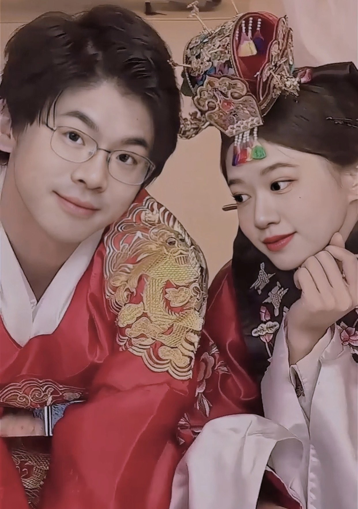 Mối tình xuyên bên giới kéo dài 10 năm và cái kết đẹp như mơ vào Ngày tỏ tình Mối tình xuyên bên giới kéo dài 10 năm và cái kết đẹp như mơ vào Ngày tỏ tình