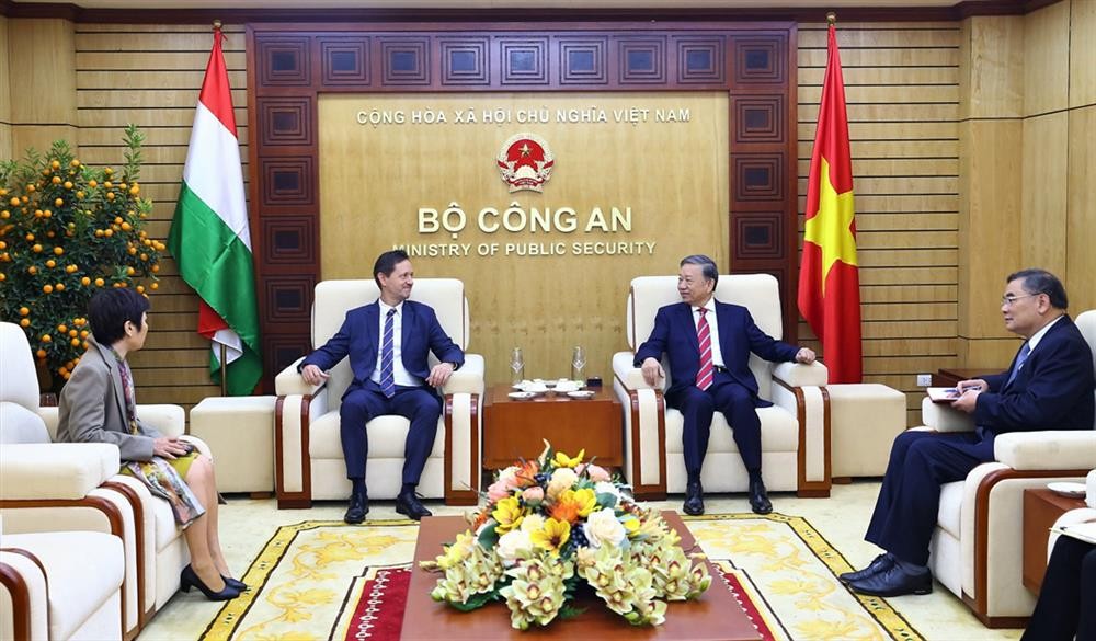 Đại tướng Tô Lâm, Bộ trưởng Bộ Công an đã tiếp Đại sứ đặc mệnh toàn quyền Hungary tại Việt Nam Baloghdi Tibor (Ảnh: Bộ Công an) Đại tướng Tô Lâm, Bộ trưởng Bộ Công an đã tiếp Đại sứ đặc mệnh toàn quyền Hungary tại Việt Nam Baloghdi Tibor (Ảnh: Bộ Công an)
