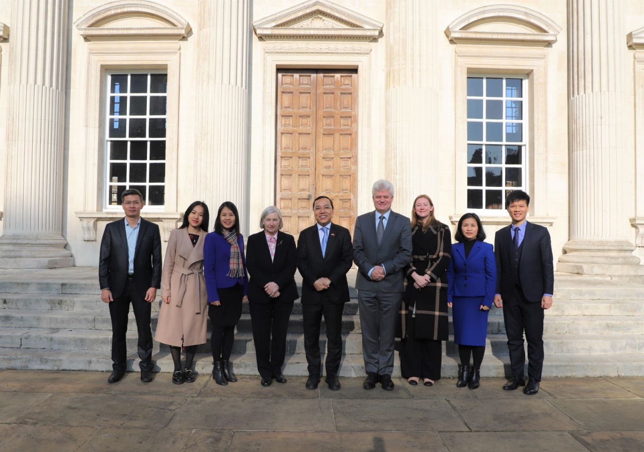 Thúc đẩy hợp tác với ĐH Cambridge trong tăng trưởng xanh và KHCN Thúc đẩy hợp tác với ĐH Cambridge trong tăng trưởng xanh và KHCN
