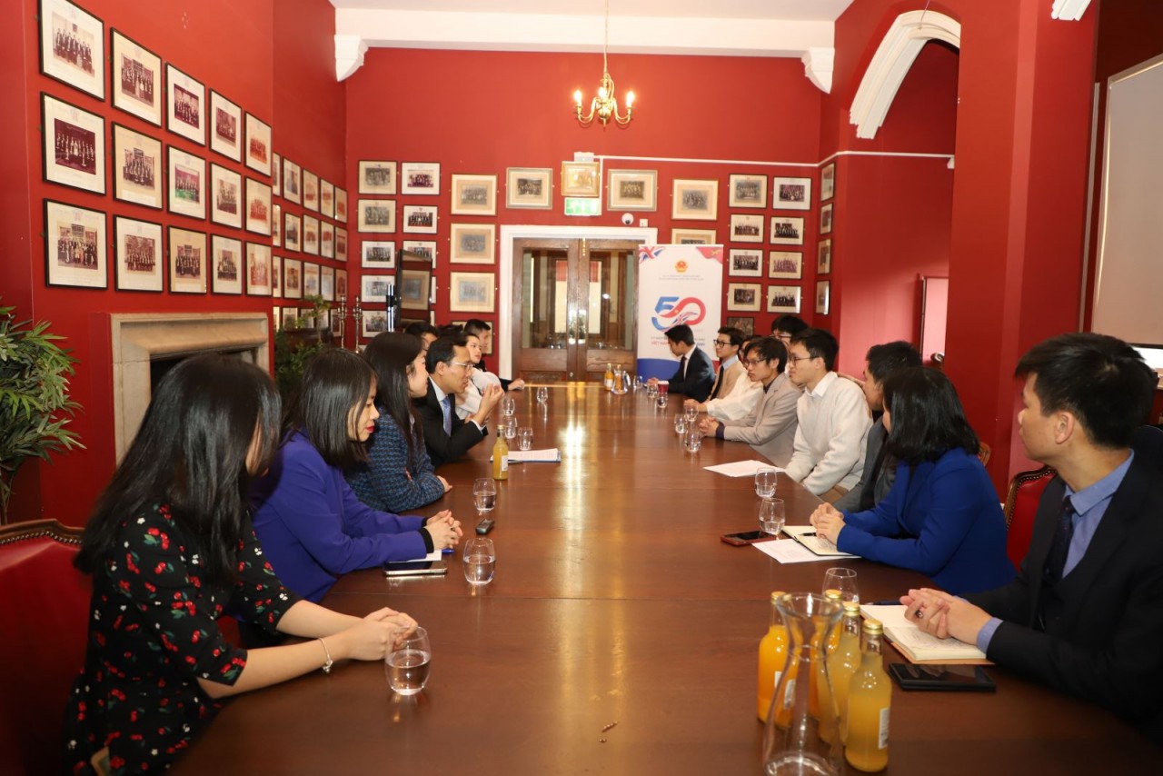 Thúc đẩy hợp tác với ĐH Cambridge trong tăng trưởng xanh và KHCN Thúc đẩy hợp tác với ĐH Cambridge trong tăng trưởng xanh và KHCN