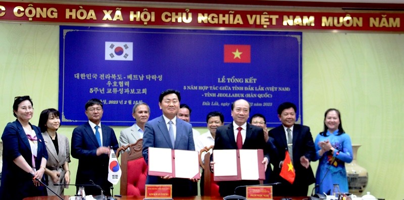 Đắk Lắk và Jeollabuk (Hàn Quốc) chung tay xây dựng, hợp tác làm phong phú quan hệ hữu nghị giữa hai tỉnh Đắk Lắk và Jeollabuk (Hàn Quốc) chung tay xây dựng, hợp tác làm phong phú quan hệ hữu nghị giữa hai tỉnh