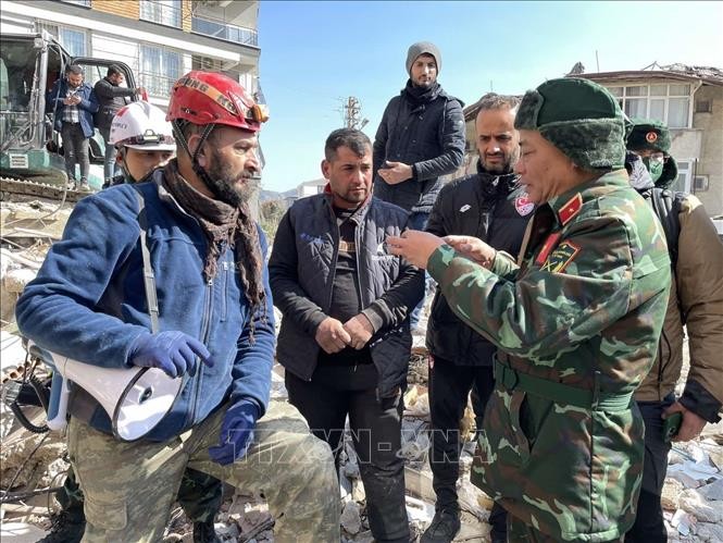 Động đất tại Thổ Nhĩ Kỳ và Syria: Các đoàn cứu hộ, cứu nạn của Việt Nam được đánh giá cao Động đất tại Thổ Nhĩ Kỳ và Syria: Các đoàn cứu hộ, cứu nạn của Việt Nam được đánh giá cao
