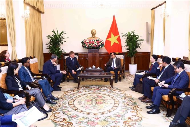 Bộ trưởng Ngoại giao Bùi Thanh Sơn tiếp đoàn Hội đồng Kinh doanh EU - Eurocham Bộ trưởng Ngoại giao Bùi Thanh Sơn tiếp đoàn Hội đồng Kinh doanh EU - Eurocham