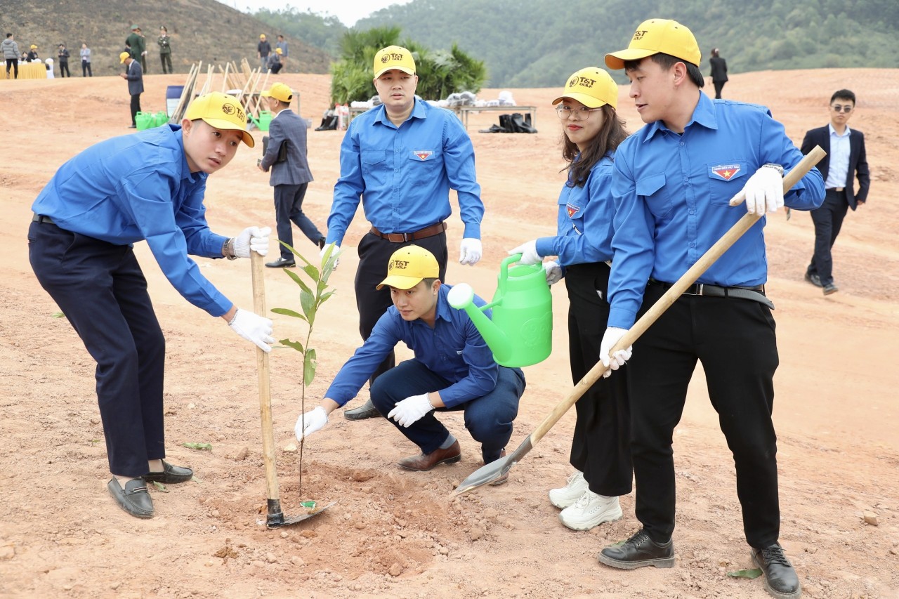 Phát động trồng cây phủ xanh 16 ha dự án sân golf tại tỉnh Phú Thọ Phát động trồng cây phủ xanh 16 ha dự án sân golf tại tỉnh Phú Thọ