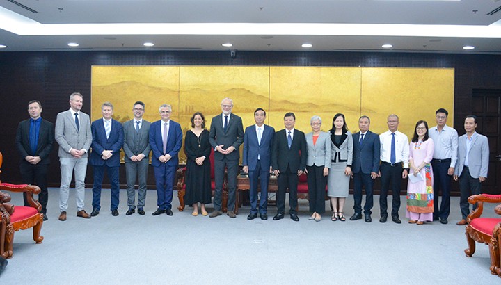 Thúc đẩy quan hệ hữu nghị và hợp tác giữa Le Havre (Pháp) và Đà Nẵng trên nhiều lĩnh vực Thúc đẩy quan hệ hữu nghị và hợp tác giữa Le Havre (Pháp) và Đà Nẵng trên nhiều lĩnh vực