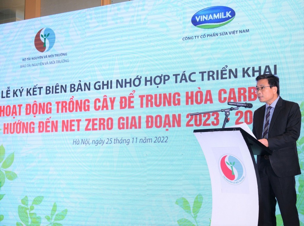 Ông Lê Hoàng Minh, Giám đốc Điều hành Sản xuất của Vinamilk phát biểu tại buổi Lễ. Ông Lê Hoàng Minh, Giám đốc Điều hành Sản xuất của Vinamilk phát biểu tại buổi Lễ.