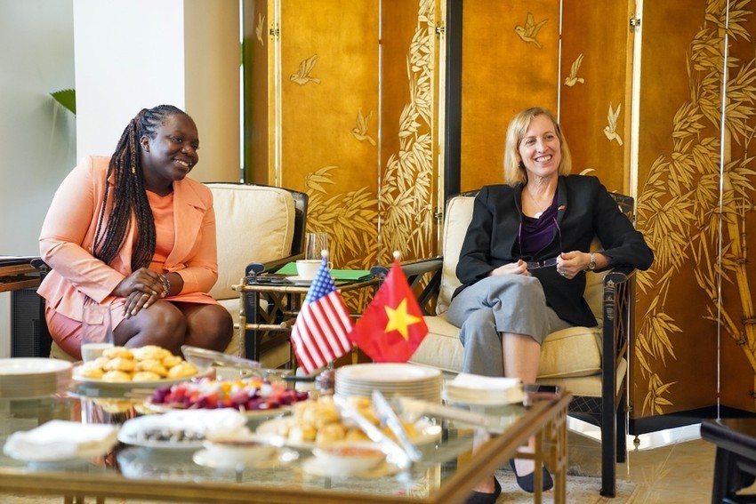 Tổng lãnh sự Mỹ tại TP.HCM Susan Burns (phải) trong cuộc họp báo ngày 15-2. Ảnh: TỔNG LÃNH SỰ QUÁN MỸ Tổng lãnh sự Mỹ tại TP.HCM Susan Burns (phải) trong cuộc họp báo ngày 15-2. Ảnh: TỔNG LÃNH SỰ QUÁN MỸ