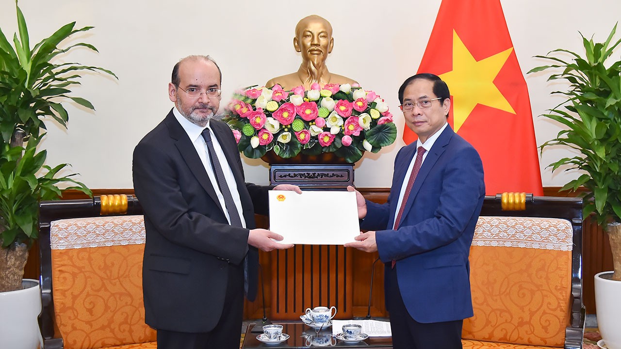 Chính phủ và Nhân dân Thổ Nhĩ Kỳ xúc động trước tình cảm và sự hỗ trợ của Việt Nam Chính phủ và Nhân dân Thổ Nhĩ Kỳ xúc động trước tình cảm và sự hỗ trợ của Việt Nam