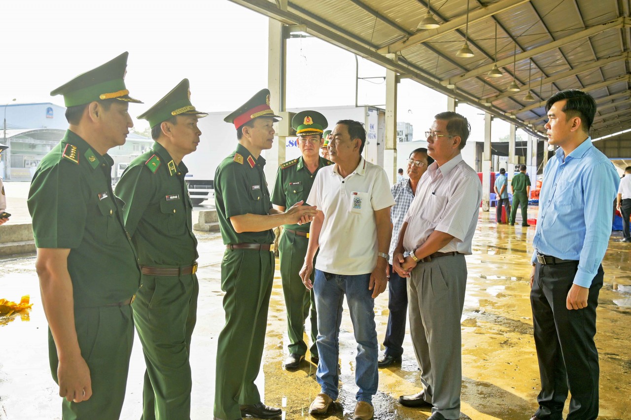 Ban Chỉ đạo chống IUU Bộ Quốc phòng kiểm tra việc đánh bắt thủy hải sản tại Kiên Giang Ban Chỉ đạo chống IUU Bộ Quốc phòng kiểm tra việc đánh bắt thủy hải sản tại Kiên Giang