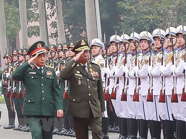 Vietnamese Defence Minister Gen. Phan Van Giang (L) and Cambodian Deputy PM and Defence Minister Gen. Tea Banh review the guard of honour at the welcome ceremony for the latter in Hanoi on February 19. (Photo: VNA) Vietnamese Defence Minister Gen. Phan Van Giang (L) and Cambodian Deputy PM and Defence Minister Gen. Tea Banh review the guard of honour at the welcome ceremony for the latter in Hanoi on February 19. (Photo: VNA)