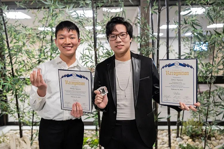 Cậu học sinh gốc Việt tạo bàn chải đánh răng phát hiện bệnh ung thư Cậu học sinh gốc Việt tạo bàn chải đánh răng phát hiện bệnh ung thư