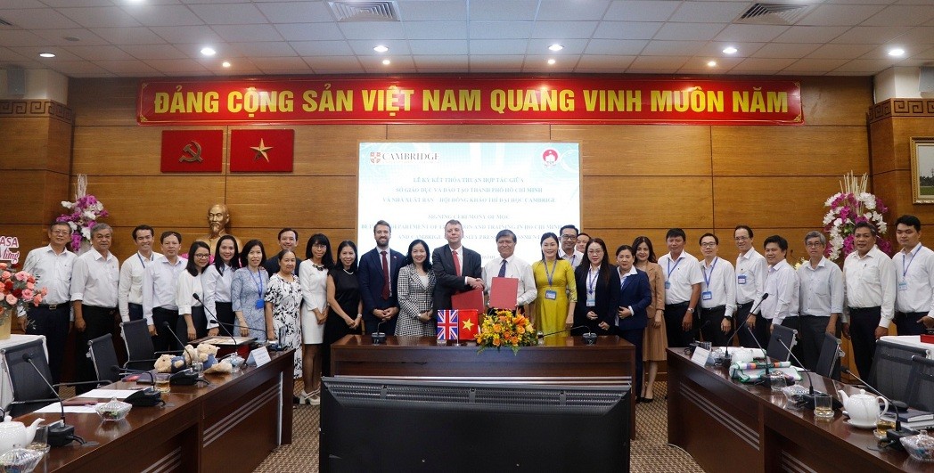 At the signing ceremony. Source: British Embassy in Vietnam At the signing ceremony. Source: British Embassy in Vietnam