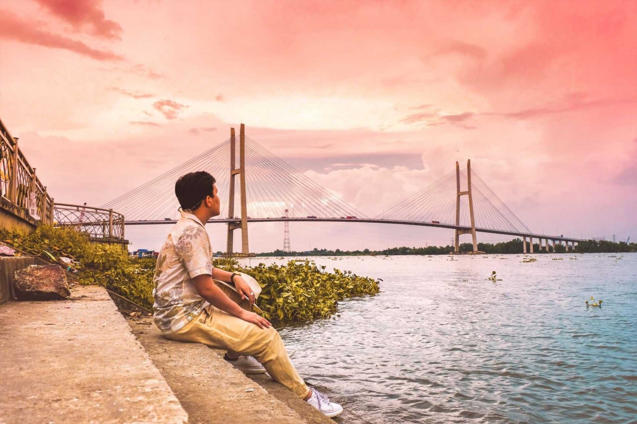 Sunset at My Thuan bridge. Photo: Henry Duong Sunset at My Thuan bridge. Photo: Henry Duong