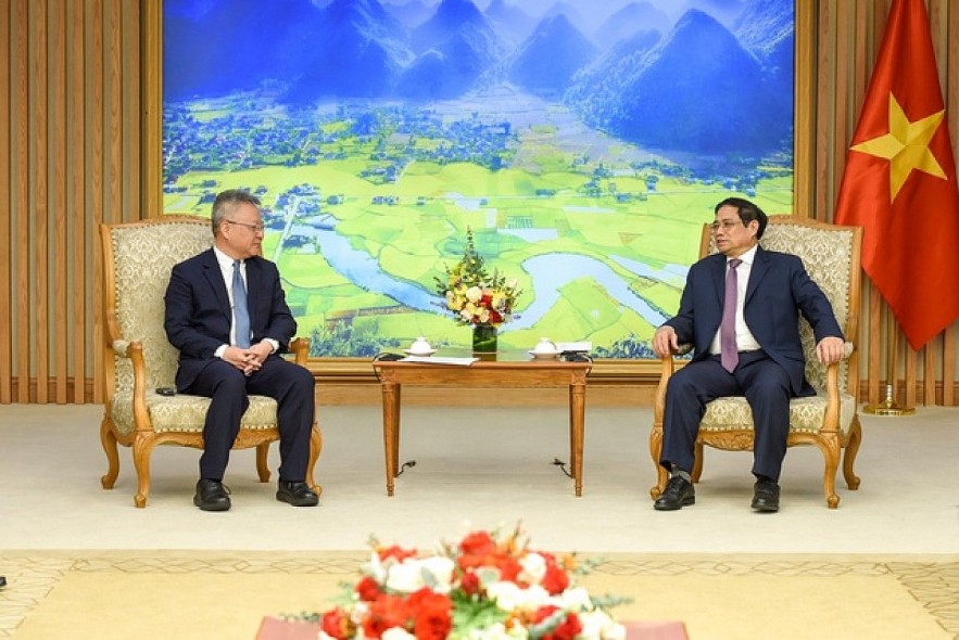 Prime Minister Pham Minh Chinh (R) receives Shen Xiaoming, secretary of the Hainan Provincial Party Committee, in Hanoi on February 22. (Photo: VGP) Prime Minister Pham Minh Chinh (R) receives Shen Xiaoming, secretary of the Hainan Provincial Party Committee, in Hanoi on February 22. (Photo: VGP)