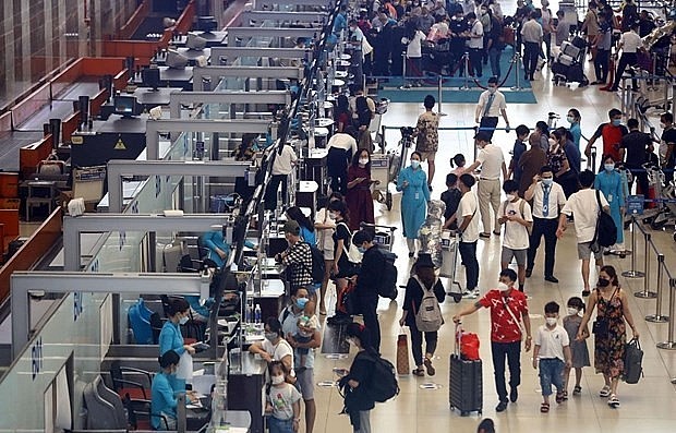 Passengers check in for their flights at Noi Bai International Airport (Photo: Vietnam Plus) Passengers check in for their flights at Noi Bai International Airport (Photo: Vietnam Plus)