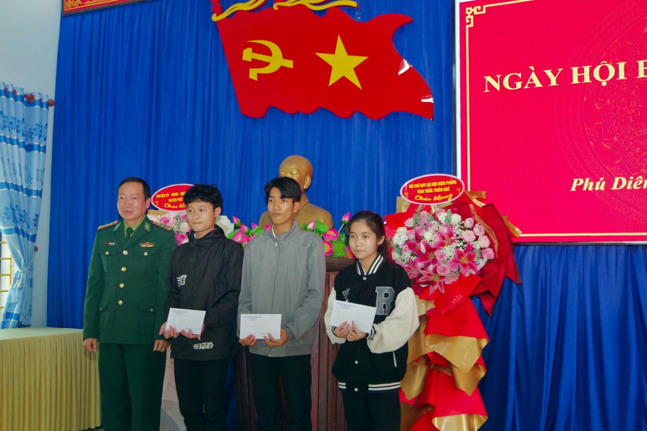 Thừa Thiên Huế: Ấm áp Ngày hội Biên phòng Toàn dân tại xã biên giới biển Phú Diên Thừa Thiên Huế: Ấm áp Ngày hội Biên phòng Toàn dân tại xã biên giới biển Phú Diên