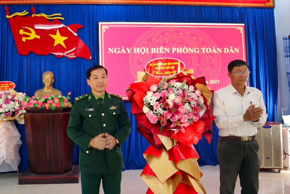 Thừa Thiên Huế: Ấm áp Ngày hội Biên phòng Toàn dân tại xã biên giới biển Phú Diên Thừa Thiên Huế: Ấm áp Ngày hội Biên phòng Toàn dân tại xã biên giới biển Phú Diên