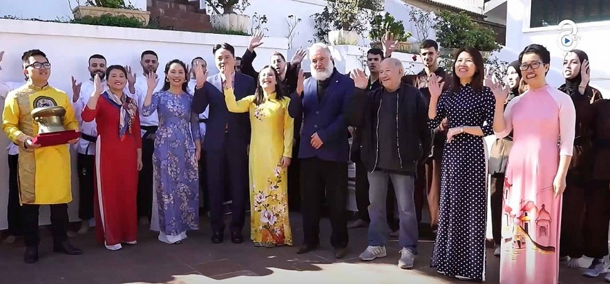 Algerian Arabic TV channel Introduces Vietnamese Culture Algerian Arabic TV channel Introduces Vietnamese Culture