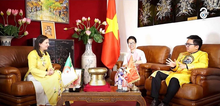 Algerian Arabic TV channel Introduces Vietnamese Culture Algerian Arabic TV channel Introduces Vietnamese Culture
