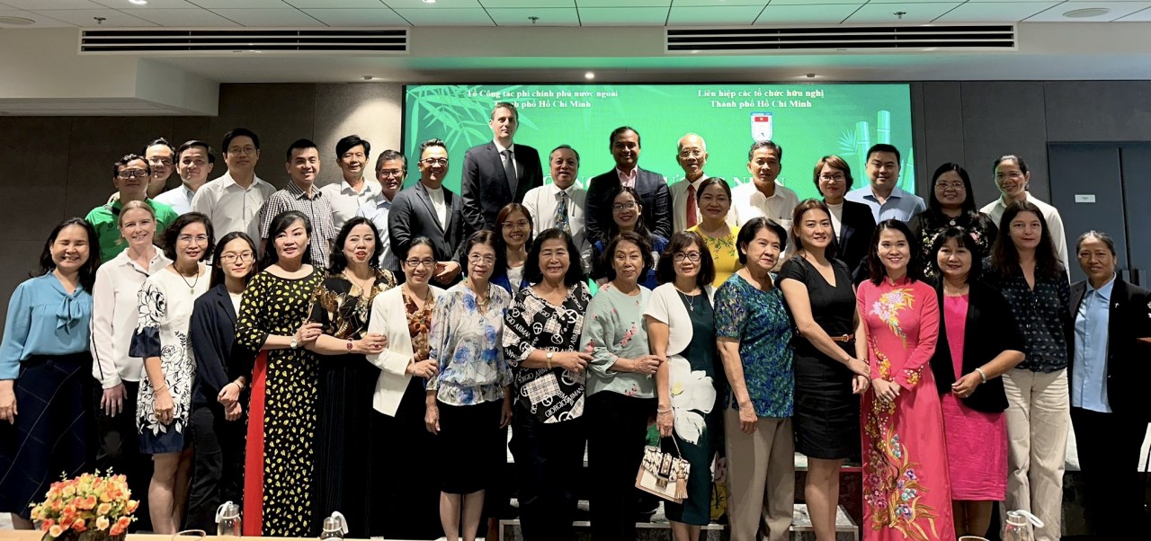 Các đại biểu tham dự Hội nghị chụp ảnh lưu niệm. Các đại biểu tham dự Hội nghị chụp ảnh lưu niệm.