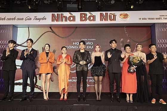 Actors and actress in the film Nha ba Nu. Actors and actress in the film Nha ba Nu.