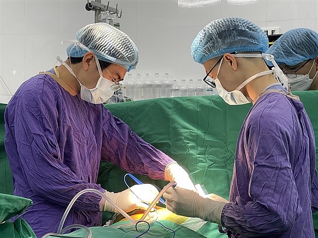 Doctors of Việt Nam-Germany Friendship Hospital performed the transplant on February 15. — VNA/VNS Photo Doctors of Việt Nam-Germany Friendship Hospital performed the transplant on February 15. — VNA/VNS Photo