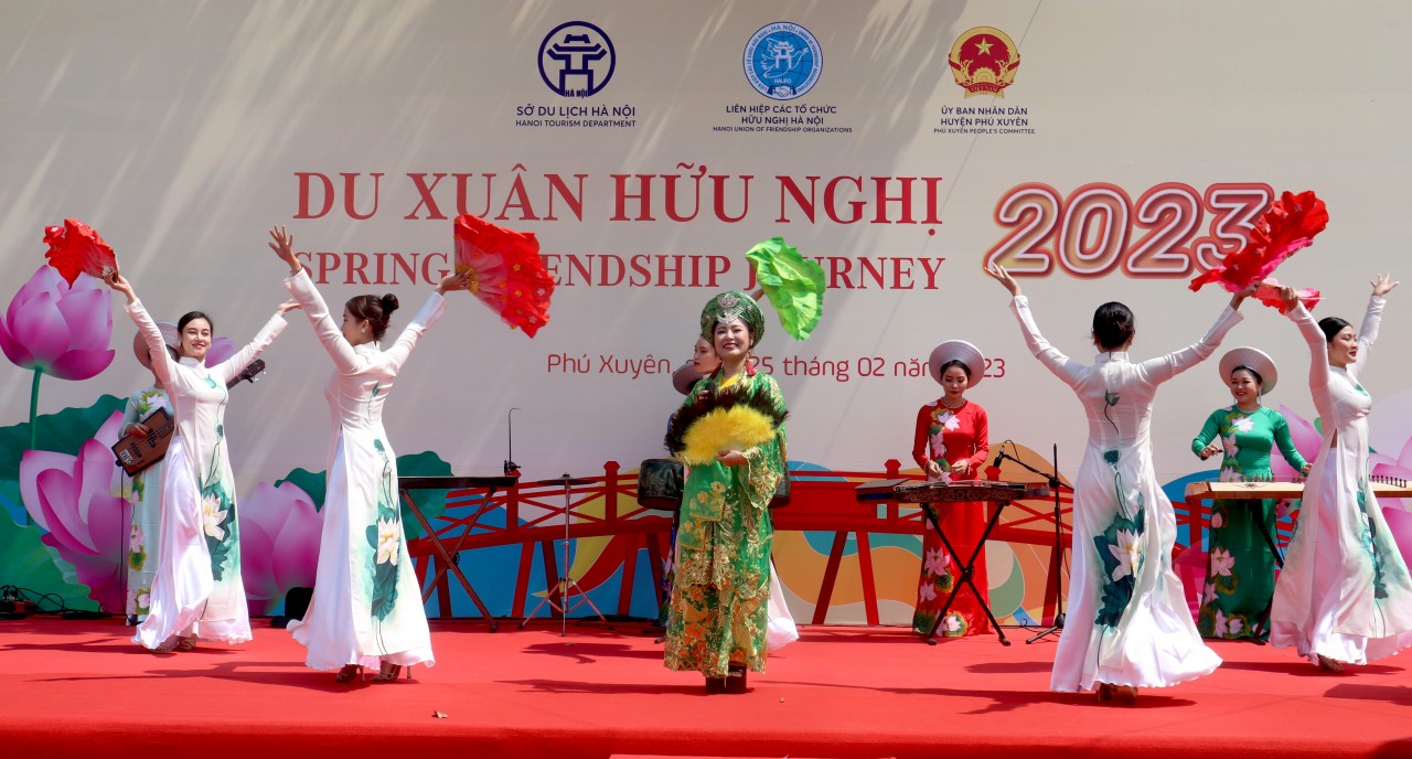 Hơn 400 đại biểu Việt Nam và quốc tế tham gia “Hành trình hữu nghị 2023” Hơn 400 đại biểu Việt Nam và quốc tế tham gia “Hành trình hữu nghị 2023”