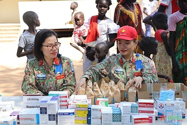 Vietnamese “blue beret” physicians working far from their homeland have engaged in volunteer work to help and support the local hospital as well as patients in Bentiu, South Sudan (Photo: VNA) Vietnamese “blue beret” physicians working far from their homeland have engaged in volunteer work to help and support the local hospital as well as patients in Bentiu, South Sudan (Photo: VNA)