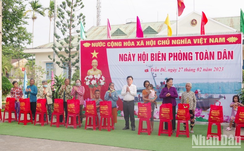 Sôi nổi ngày hội biên phòng toàn dân khu vực biên giới biển Sóc Trăng Sôi nổi ngày hội biên phòng toàn dân khu vực biên giới biển Sóc Trăng