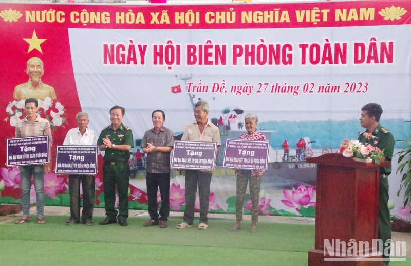 Sôi nổi ngày hội biên phòng toàn dân khu vực biên giới biển Sóc Trăng Sôi nổi ngày hội biên phòng toàn dân khu vực biên giới biển Sóc Trăng