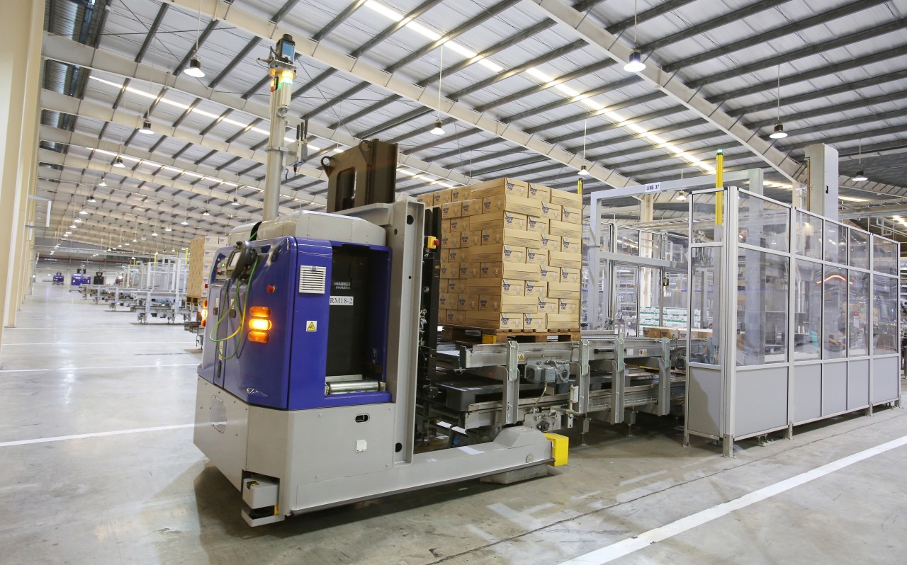 Hệ thống robot LGV tại Nhà máy sữa Việt Nam (Vinamilk)