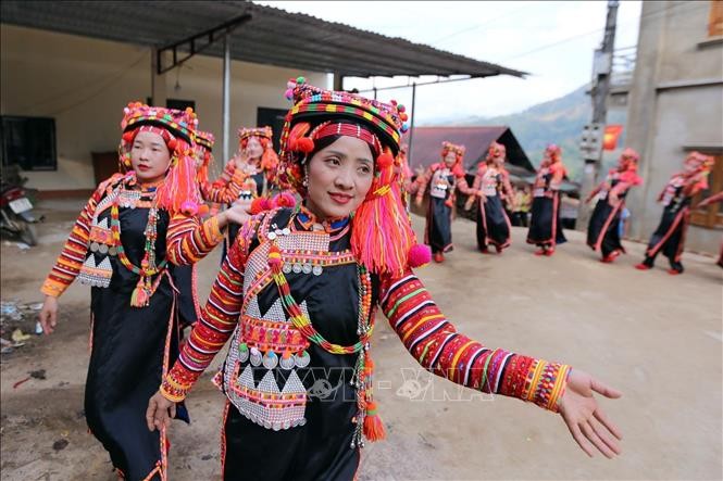 Bảo tồn nét văn hóa độc đáo dân ca, dân vũ của đồng bào dân tộc Hà Nhì Bảo tồn nét văn hóa độc đáo dân ca, dân vũ của đồng bào dân tộc Hà Nhì