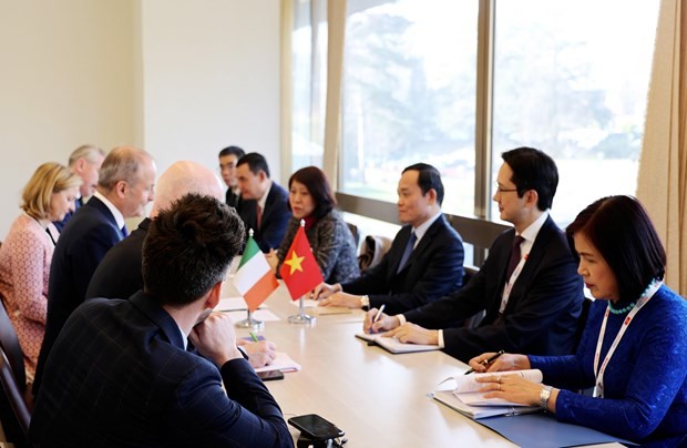 Deputy PM Meets Foreign Officials, Vietnamese Expats in Switzerland Deputy PM Meets Foreign Officials, Vietnamese Expats in Switzerland