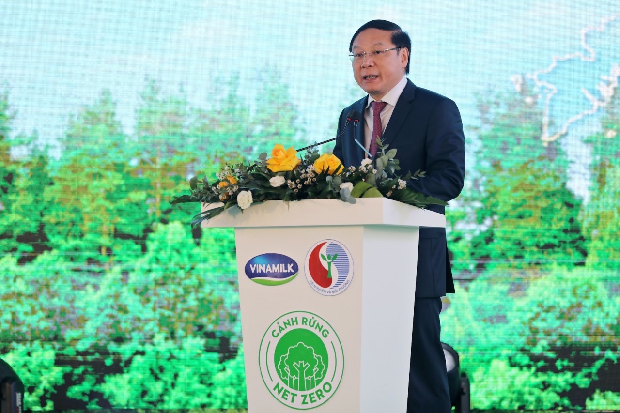 Thứ trưởng Bộ Tài nguyên &Môi trường Lê Công Thành phát biểu khởi động dự án trồng cây hướng đến Net Zero. Thứ trưởng Bộ Tài nguyên &Môi trường Lê Công Thành phát biểu khởi động dự án trồng cây hướng đến Net Zero.