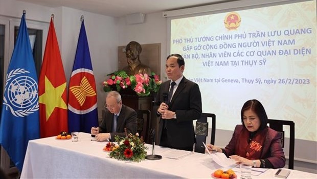 Deputy PM Meets Foreign Officials, Vietnamese Expats in Switzerland Deputy PM Meets Foreign Officials, Vietnamese Expats in Switzerland