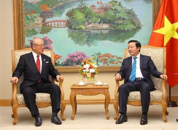 Deputy Prime Minister Tran Hong Ha (R) meets Special Advisor of the Japan-Vietnam Friendship Alliance Takebe Tsutomu. Photo: VNA Deputy Prime Minister Tran Hong Ha (R) meets Special Advisor of the Japan-Vietnam Friendship Alliance Takebe Tsutomu. Photo: VNA
