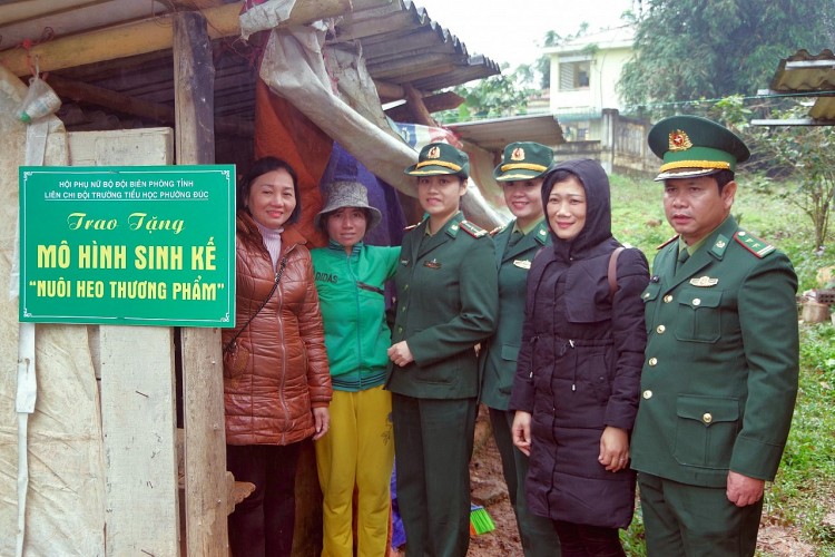 Thừa Thiên Huế: Tô thắm thêm “tình quân dân” nơi xã biên giới A Lưới Thừa Thiên Huế: Tô thắm thêm “tình quân dân” nơi xã biên giới A Lưới
