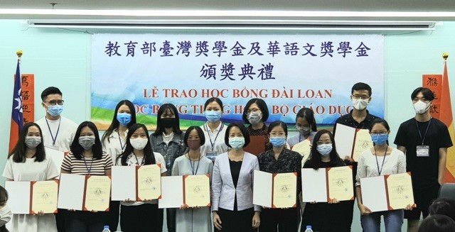 Học bổng Đài Loan (Trung Quốc) năm 2023 dành cho học sinh, sinh viên từ Huế trở ra miền Bắc Việt Nam Học bổng Đài Loan (Trung Quốc) năm 2023 dành cho học sinh, sinh viên từ Huế trở ra miền Bắc Việt Nam