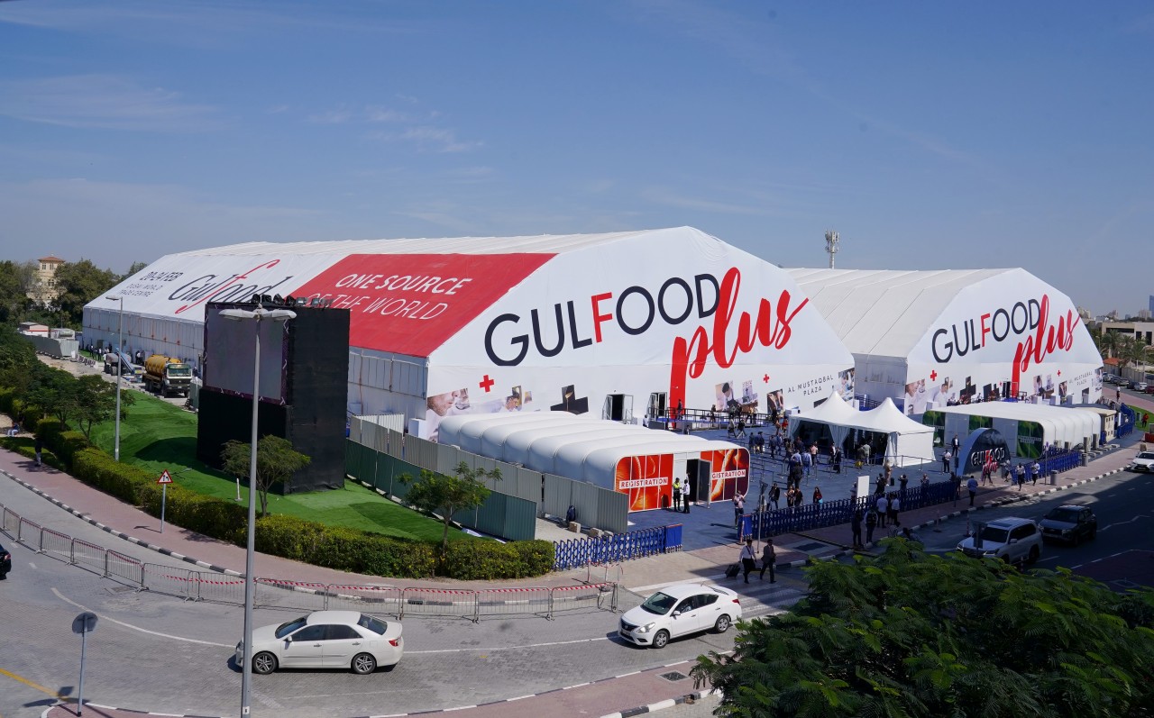 Hội chợ Gulfood Dubai là một trong những hội chợ ngành thực phẩm lớn nhất thế giới. Năm nay hội chợ thu hút hơn 5000 doanh nghiệp từ hơn 125 quốc gia và hàng trăm ngàn lượt khách tham quan. Hội chợ Gulfood Dubai là một trong những hội chợ ngành thực phẩm lớn nhất thế giới. Năm nay hội chợ thu hút hơn 5000 doanh nghiệp từ hơn 125 quốc gia và hàng trăm ngàn lượt khách tham quan.