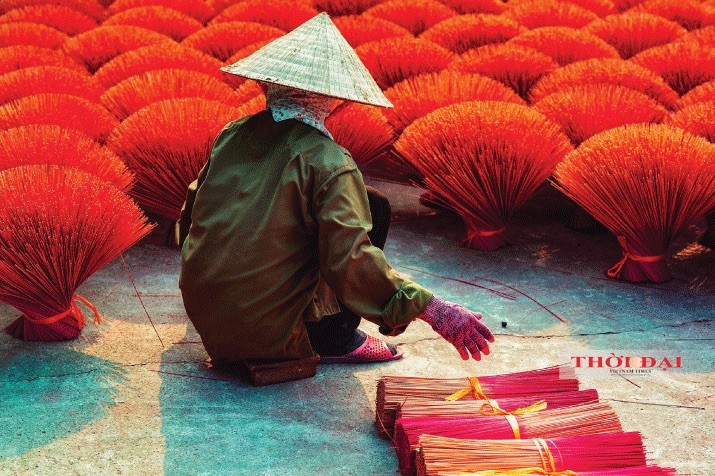 Belgian Television Praised Vietnam's Famous Incense-making Village Belgian Television Praised Vietnam's Famous Incense-making Village
