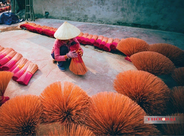 Belgian Television Praised Vietnam's Famous Incense-making Village Belgian Television Praised Vietnam's Famous Incense-making Village